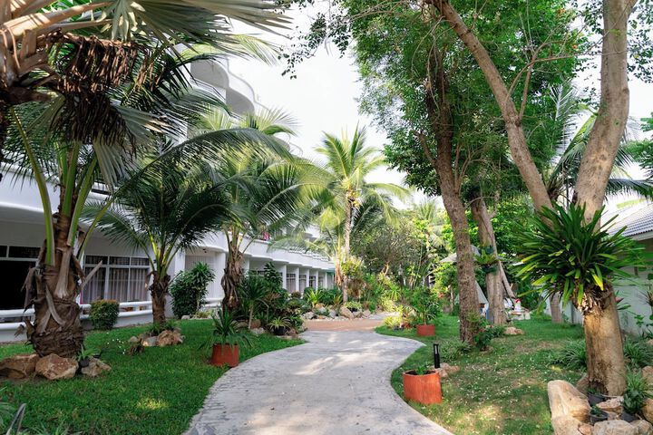 Hotel Exterior 68 of 81
