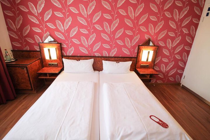 Room 15 of 39