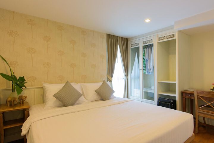 Room 5 of 142