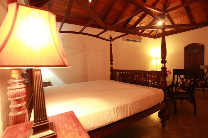 Room 8 of 33