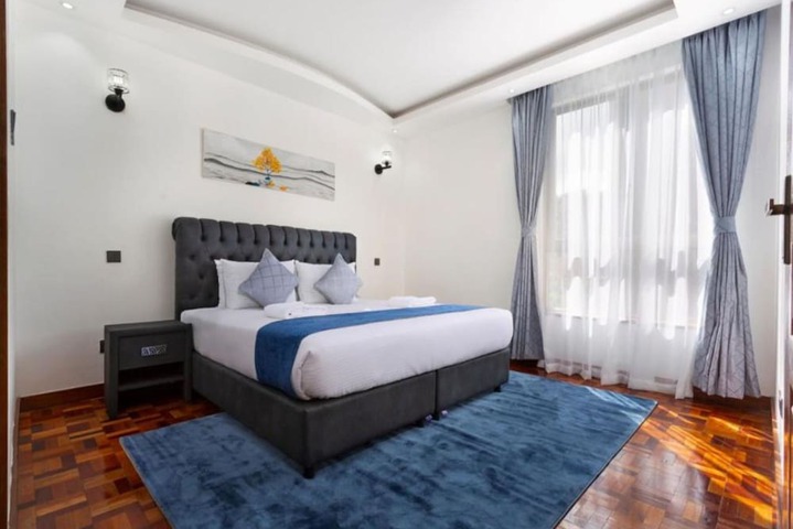 Room 3 of 10