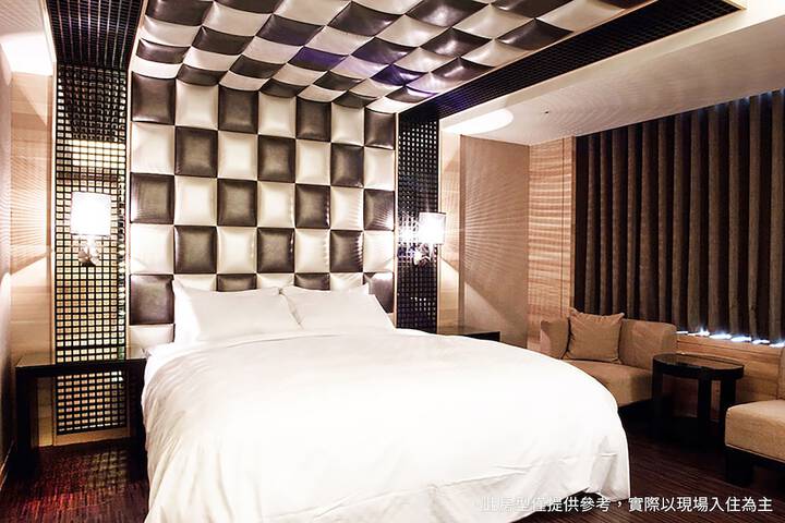 Room 5 of 15