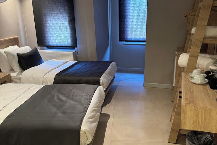 Room 9 of 21