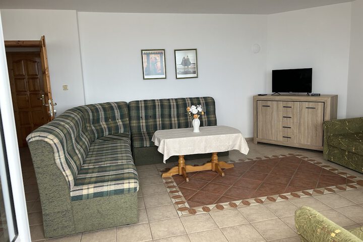 Room 37 of 146