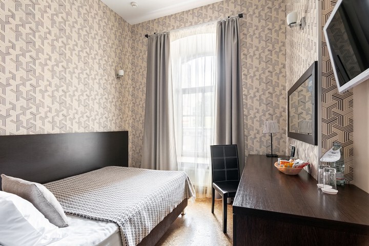 Room 28 of 107
