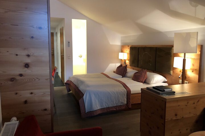 Room 2 of 31