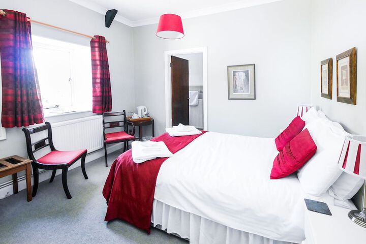 Room 2 of 8