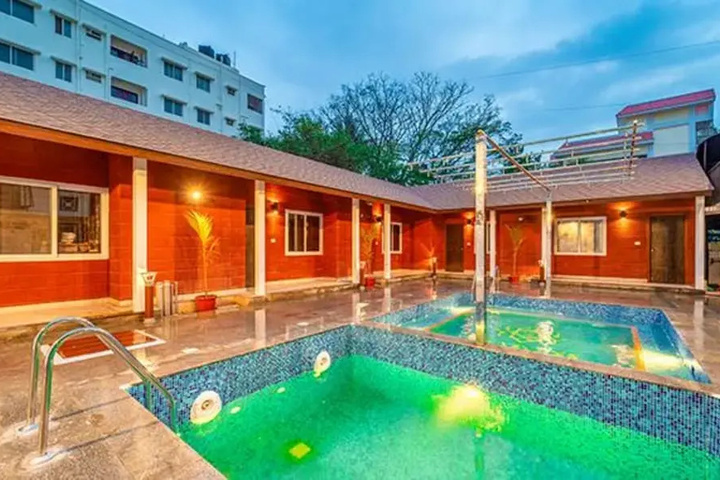 Pool 14 of 18