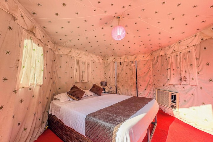 Room 3 of 52