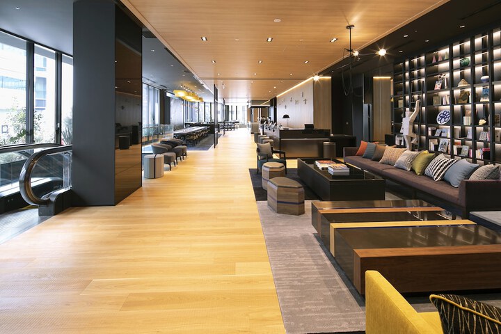 Lounge 96 of 100