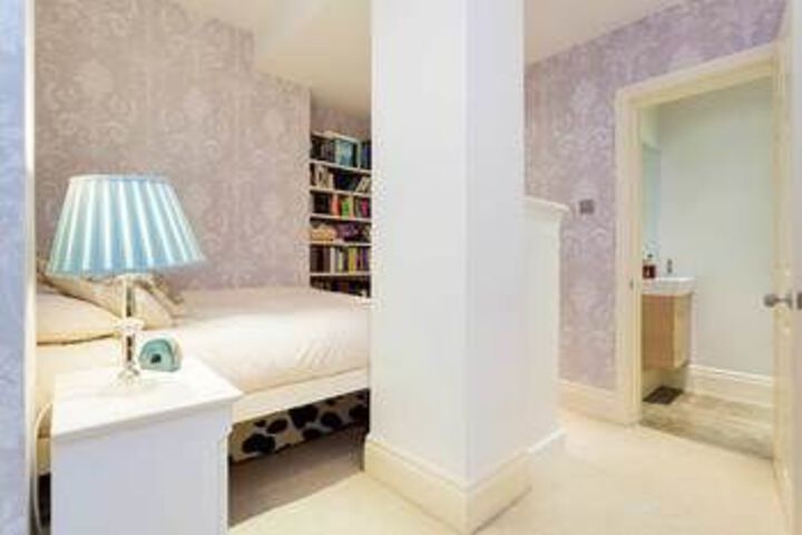 Room 7 of 22
