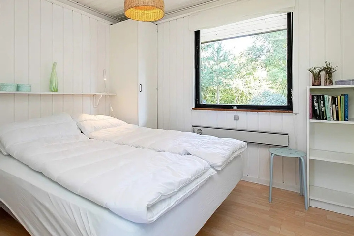 Room 4 of 11