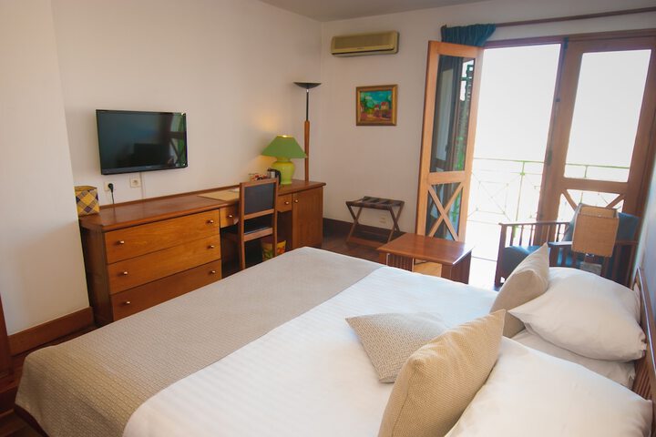 Room 4 of 38