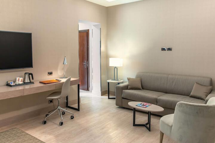 Room 32 of 62