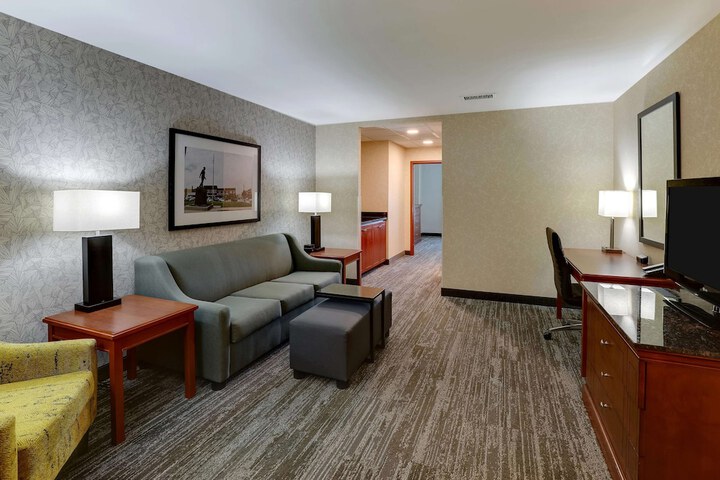 Room 4 of 40