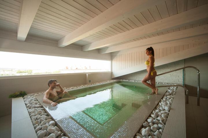 Spa 32 of 59