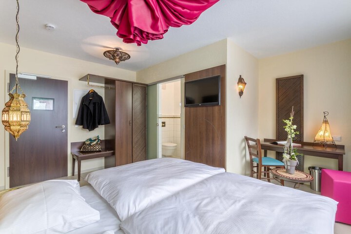 Room 35 of 53