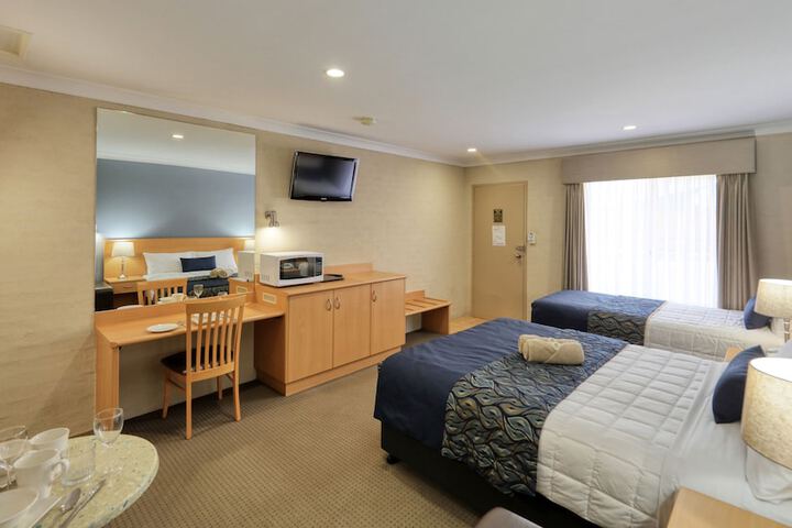 Room 6 of 34