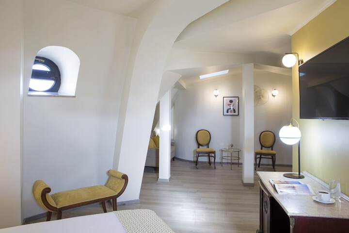 Room 10 of 43