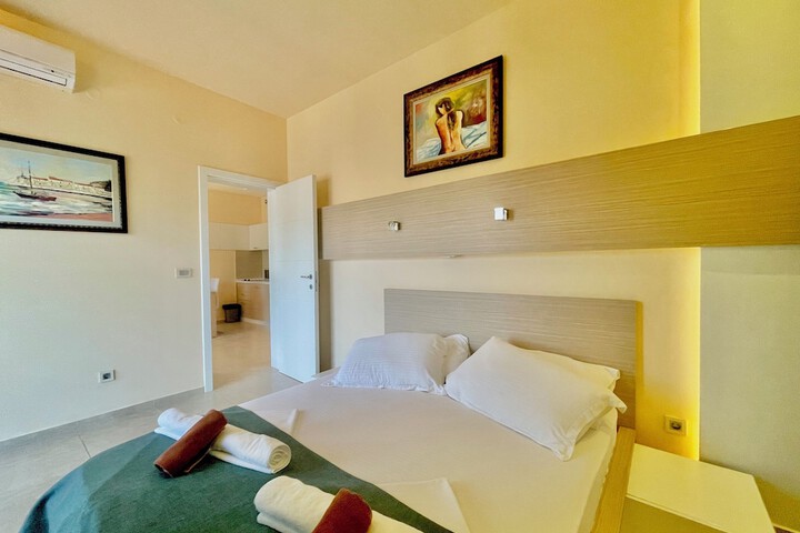 Room 12 of 119