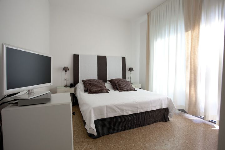 Room 8 of 78