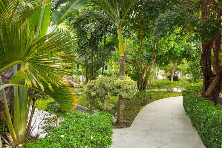Hotel Exterior 80 of 90