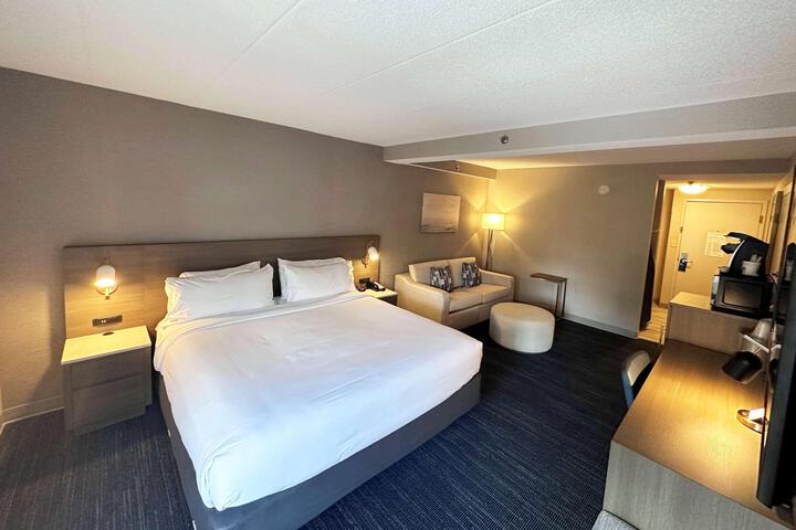 1 King Bed (14 of 16)