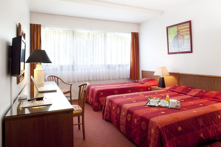 Room 14 of 22