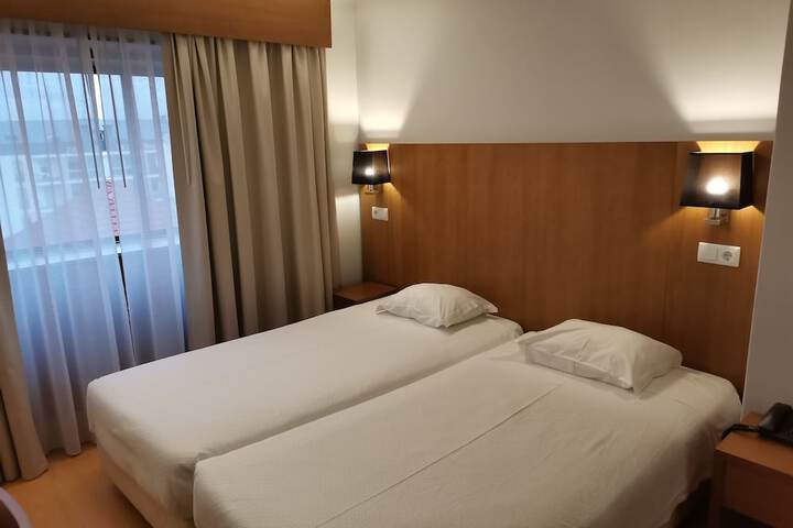 Room 2 of 33