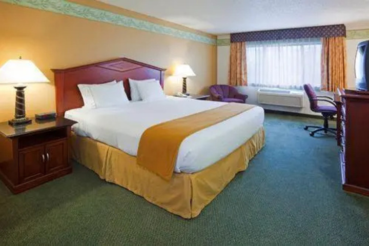 Room 3 of 8