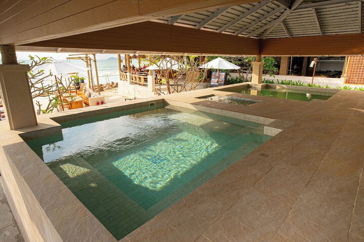 Pool 41 of 81