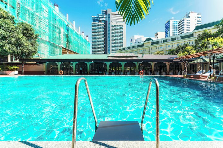 Hotel with Pool