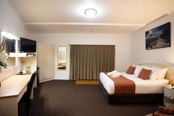 Room 17 of 48