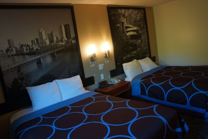 1 Queen Bed (2 of 16)