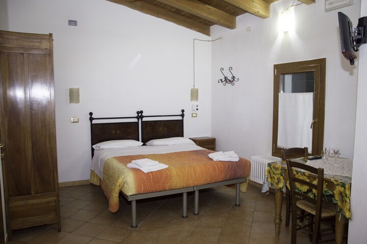 Room 21 of 57