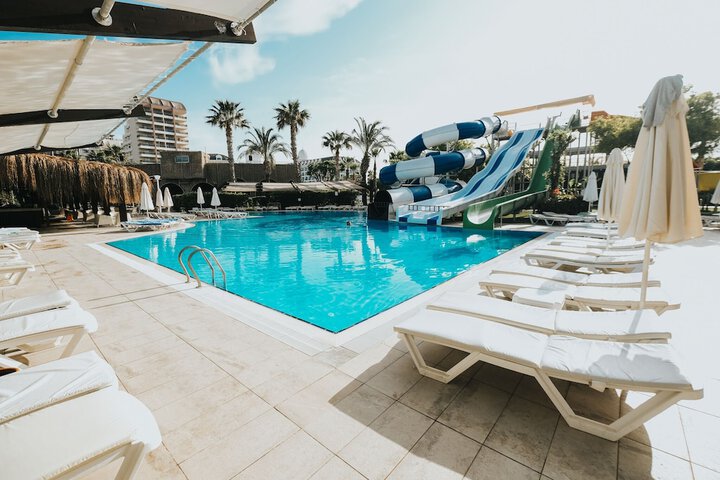 Pool 30 of 64