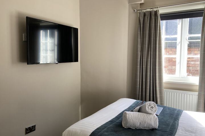 Room 9 of 33