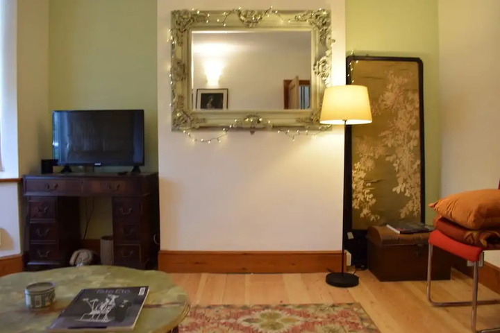 Room 3 of 12