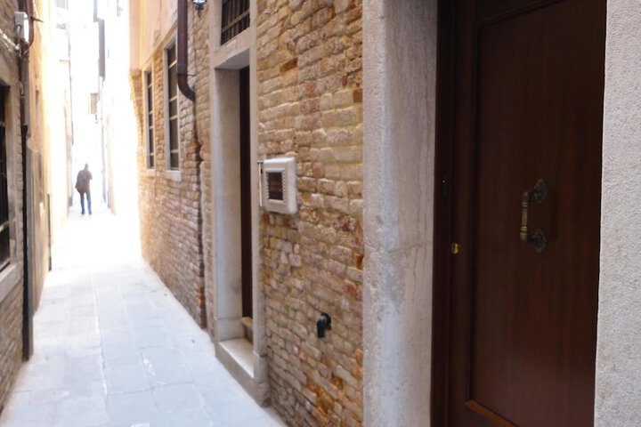 Hotel Entry