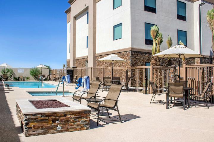 Pool Hotel