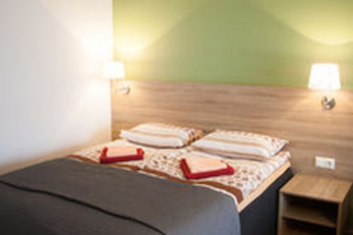 Room 12 of 25