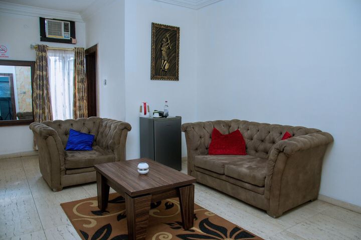 Room 7 of 32