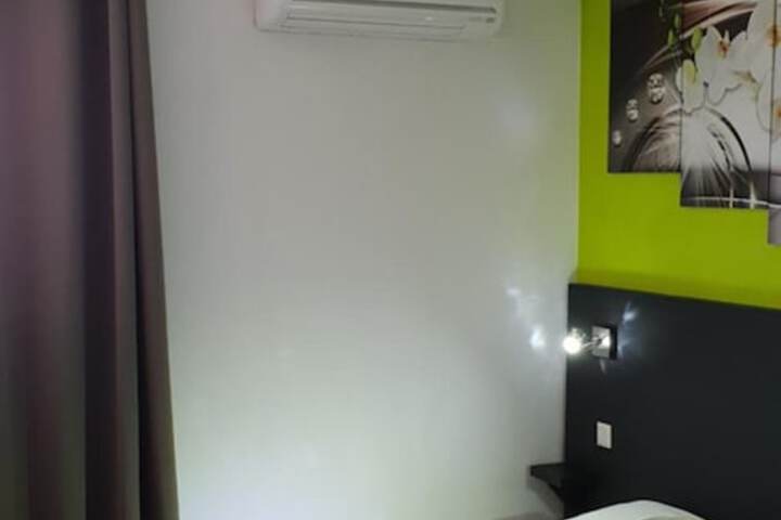 Room 15 of 37