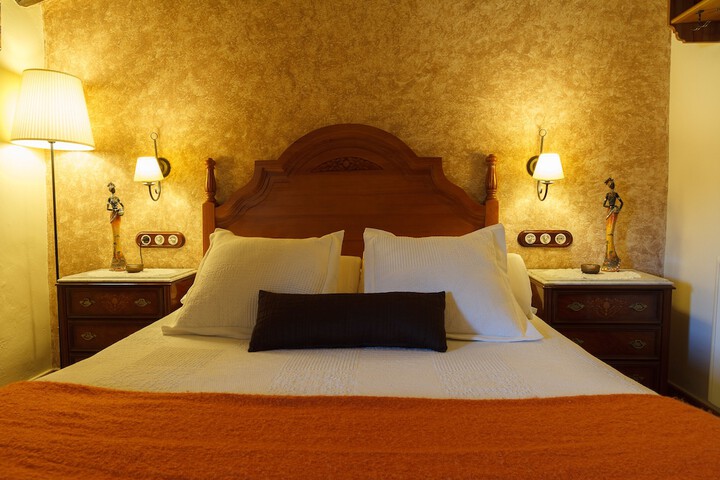 Room 8 of 183