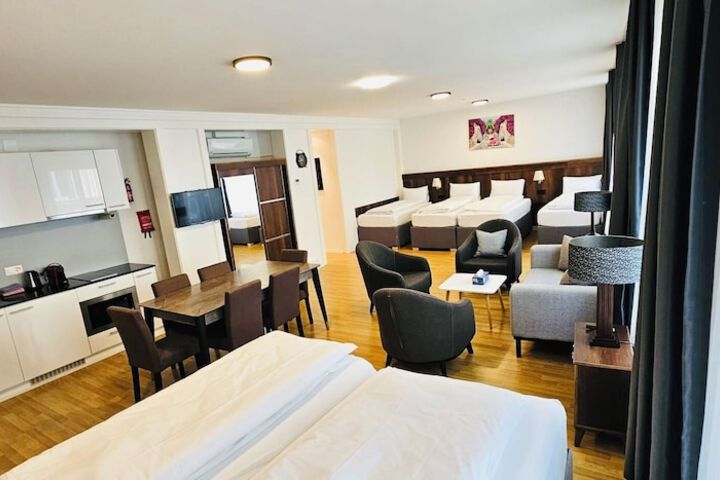 Room 9 of 75