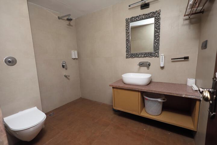 Room 102 of 136
