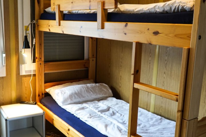 Room 8 of 117