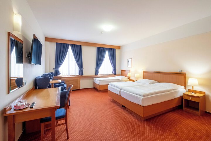 Room 14 of 77