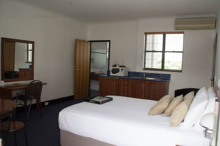 Room 2 of 25