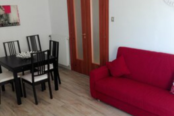 Room 10 of 16